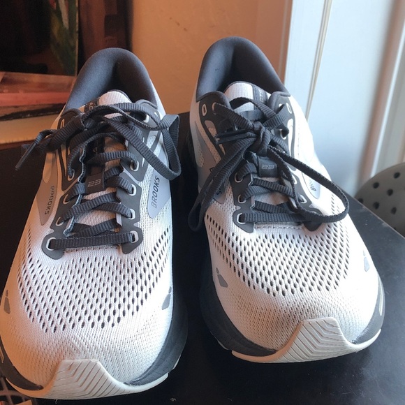 Brooks adrenaline GTS gray athletic shoes size 9 - Picture 1 of 5